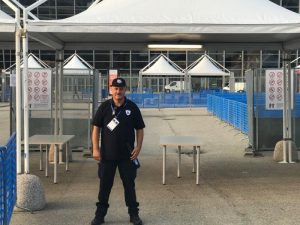 Operatore durante il servizio di sicurezza