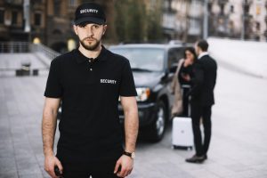 Operatore durante il servizio di sicurezza